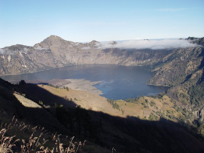 File:Mt Rinjani and segara anak lake.jpg