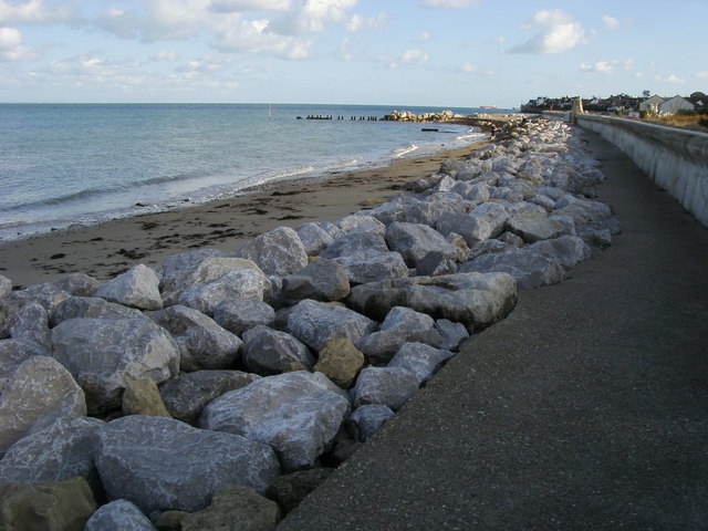 File:Sea defences at Seaview - geograph.org.uk - 1038446.jpg