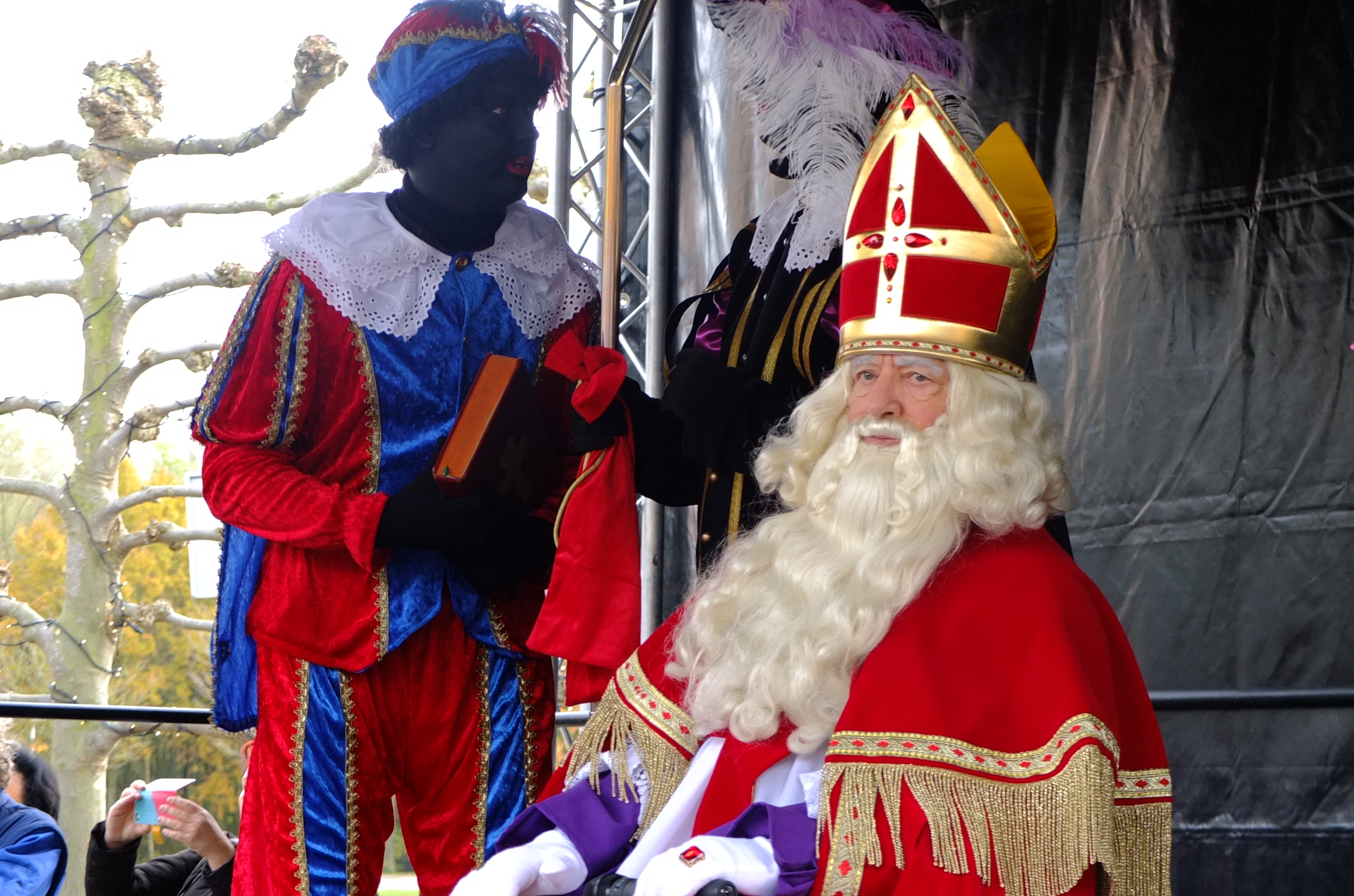 Verwant ritme Dialoog File:Sinterklaas 2016 DSCF8352.jpg - Wikimedia Commons