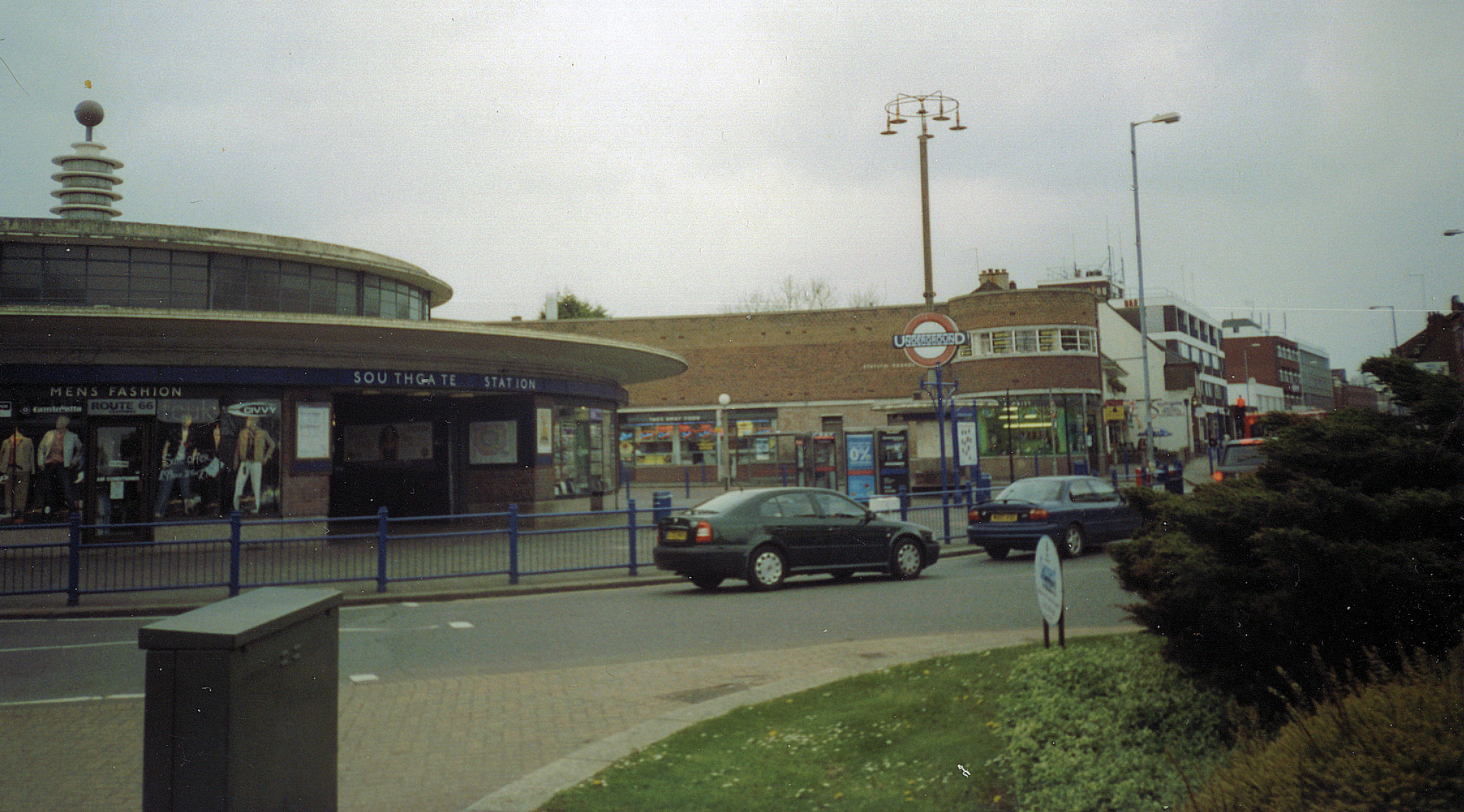 File:Southgate London Underground Station (1).jpg ...