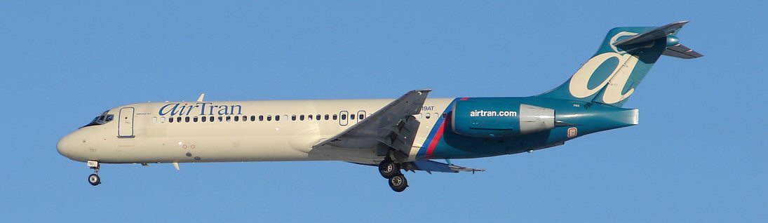 THE Boeing 717 (385593113).jpg