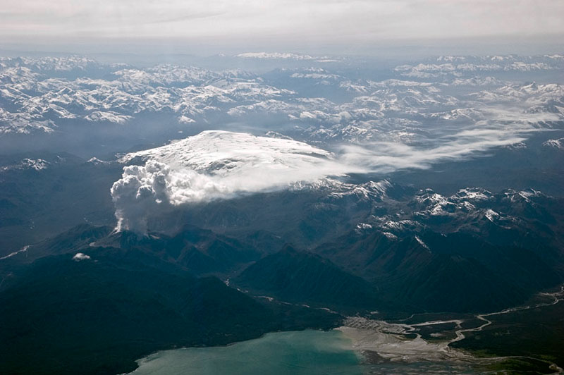 File:The-glaciated-michinmavida-volcano-lies-directly-behind-chaiten-in-eruption.jpg