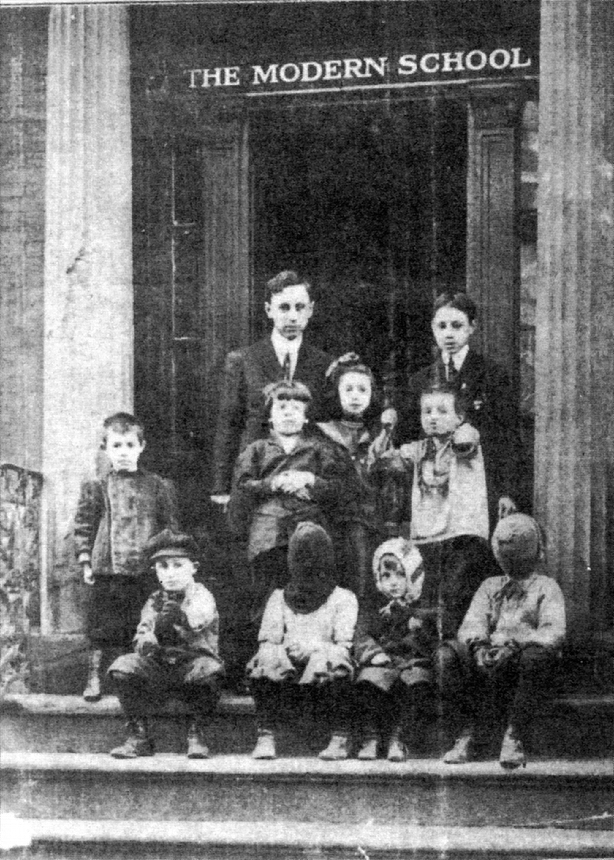 Will Durant junto a sus alumnos de la Modern School de la Ciudad de Nueva York (circa 1911-12)