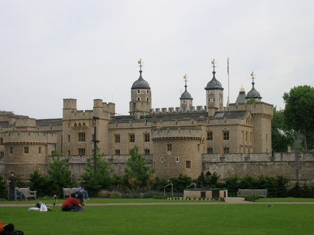 File:The Tower of London from Tower Hill EC3 - geograph.org.uk - 1275401.jpg