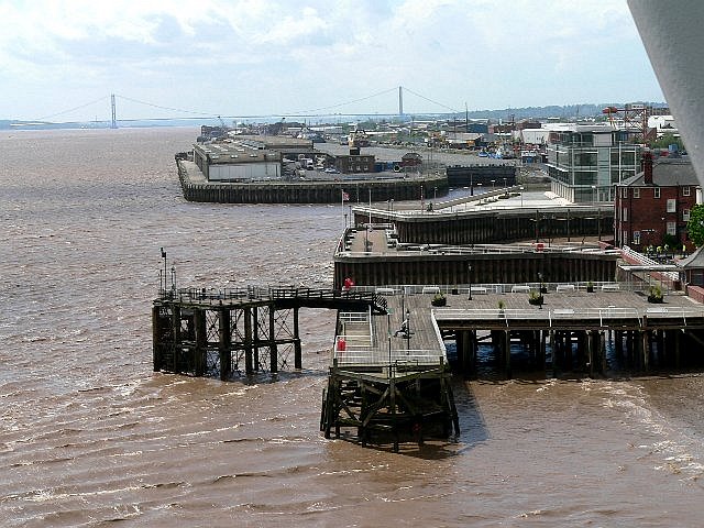 File:Victoria Pier and Riverside Quay, Hull - geograph.org.uk - 185775.jpg