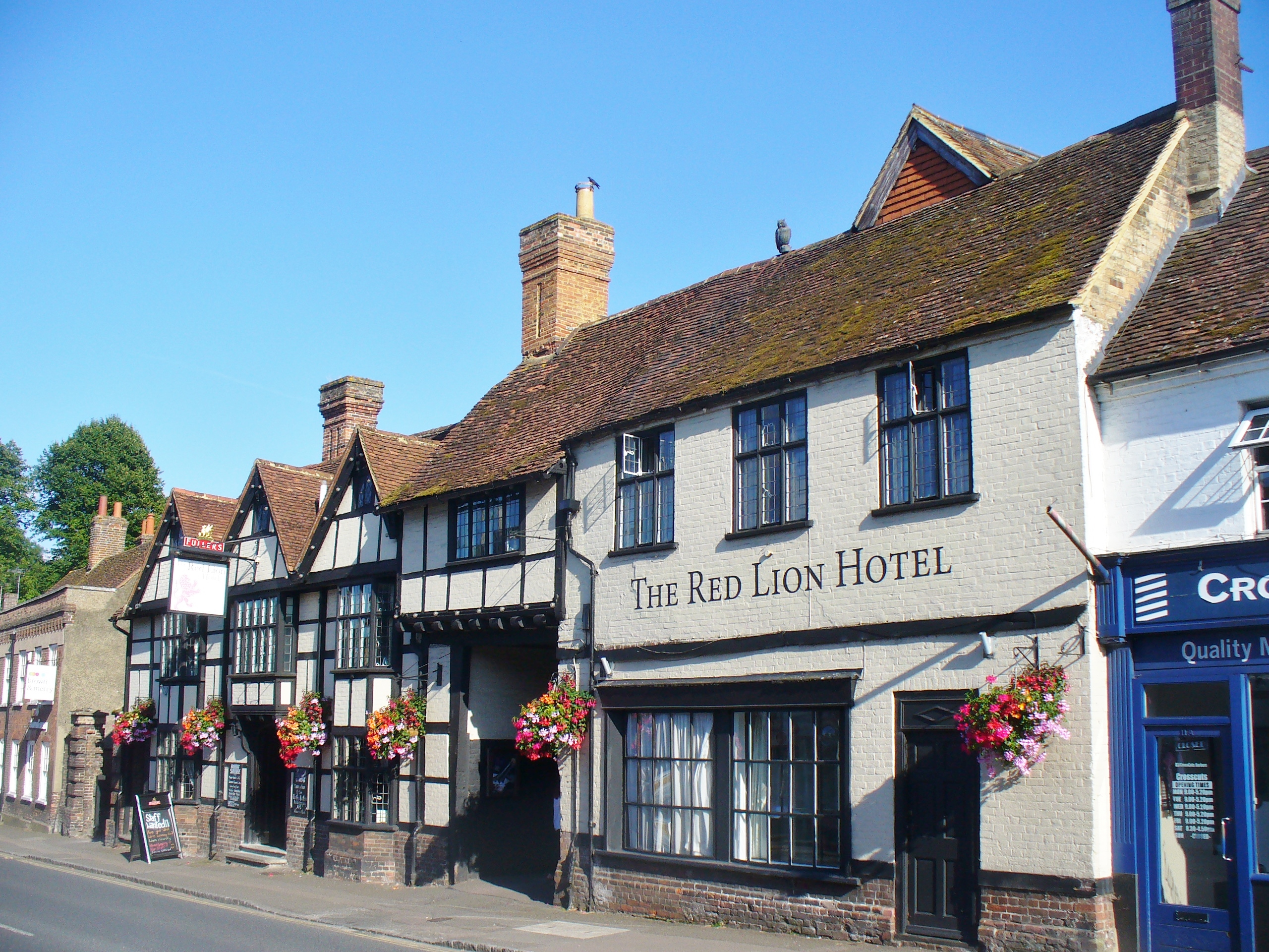 Wendover - The Red Lion Hotel (geograph 5275346).jpg. 