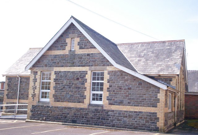 File:Ysgol Dyffryn Taf, Whitland - geograph.org.uk - 1261899.jpg