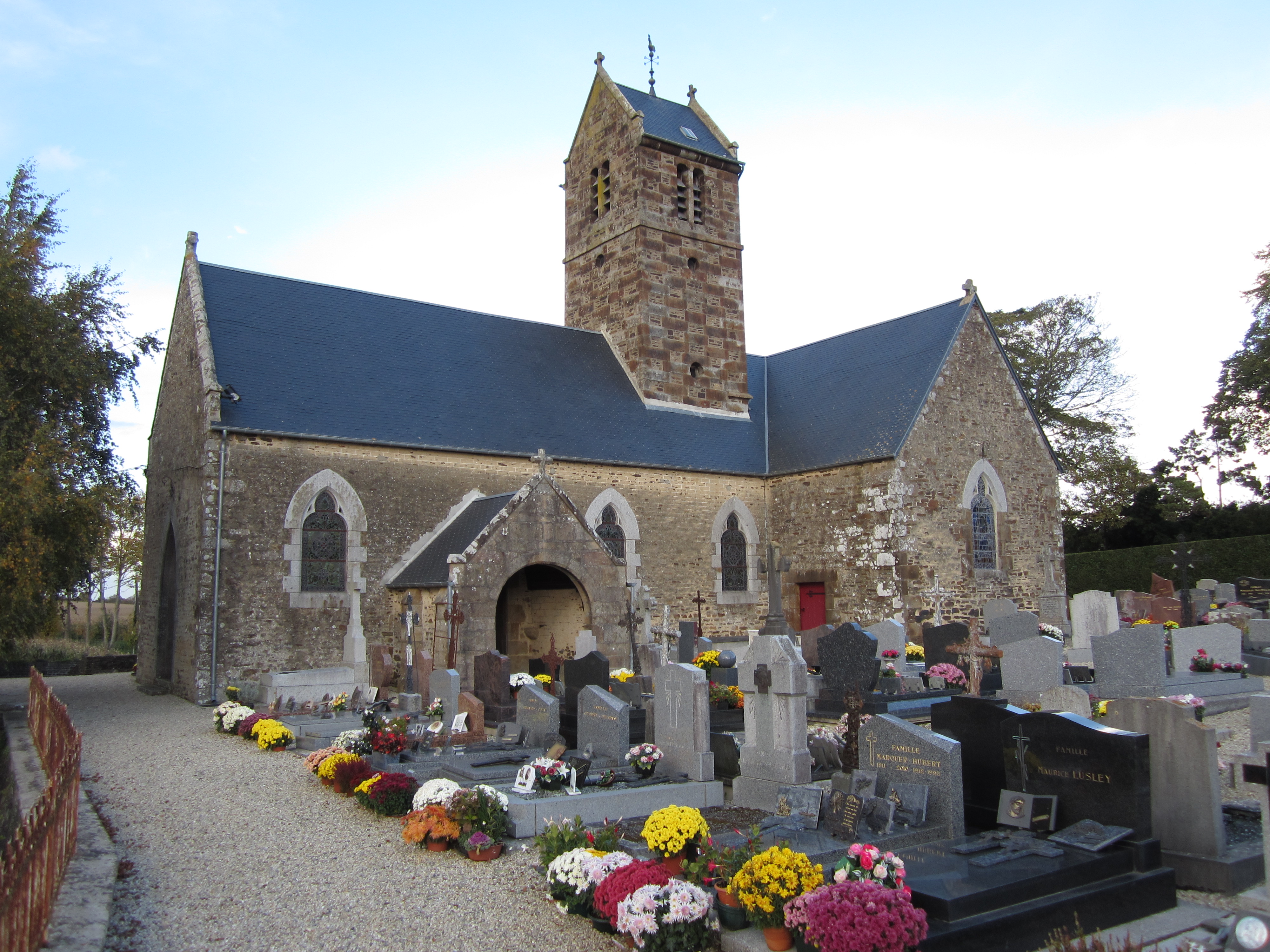 Si vous aimez photographier vos églises, croix, calvaires, etc... %C3%89glise_Saint-Senier_de_Saint-Senier-de-Beuvron