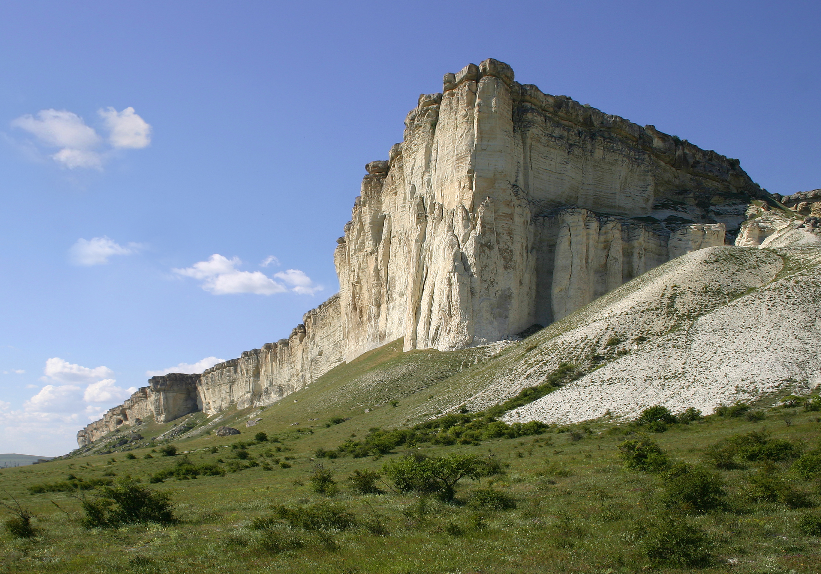 Бела в крыму. Белая скала АК-Кая Крым. Белая скала АК-Кая (село белая скала). Белая скала Белогорск. АК Кая Белогорск.