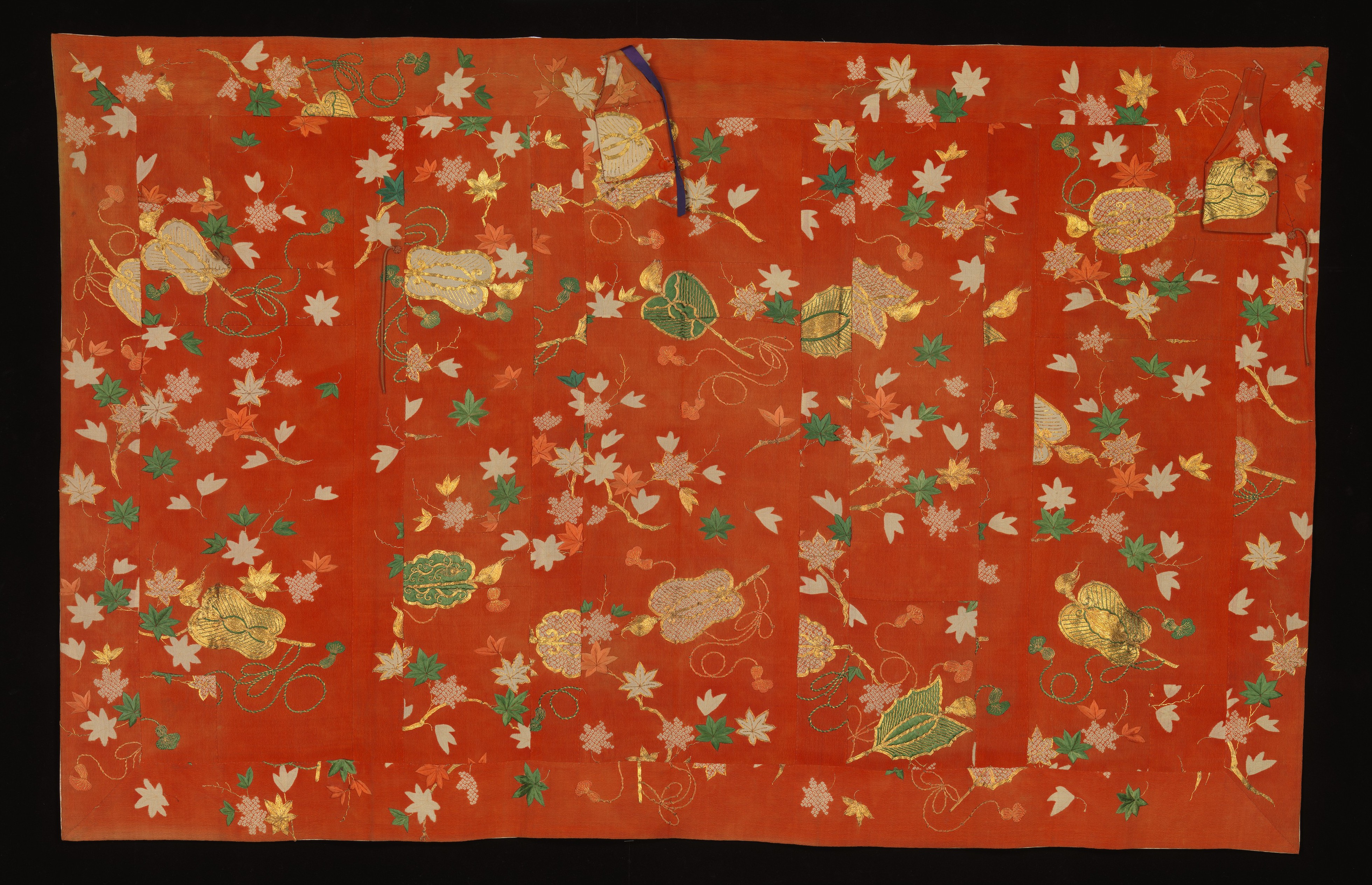 File 紅縮緬地紅葉軍配団扇模様袈裟 Buddhist Vestment Kesa With Maple Leaves And Fans Met Dp Jpg Wikimedia Commons