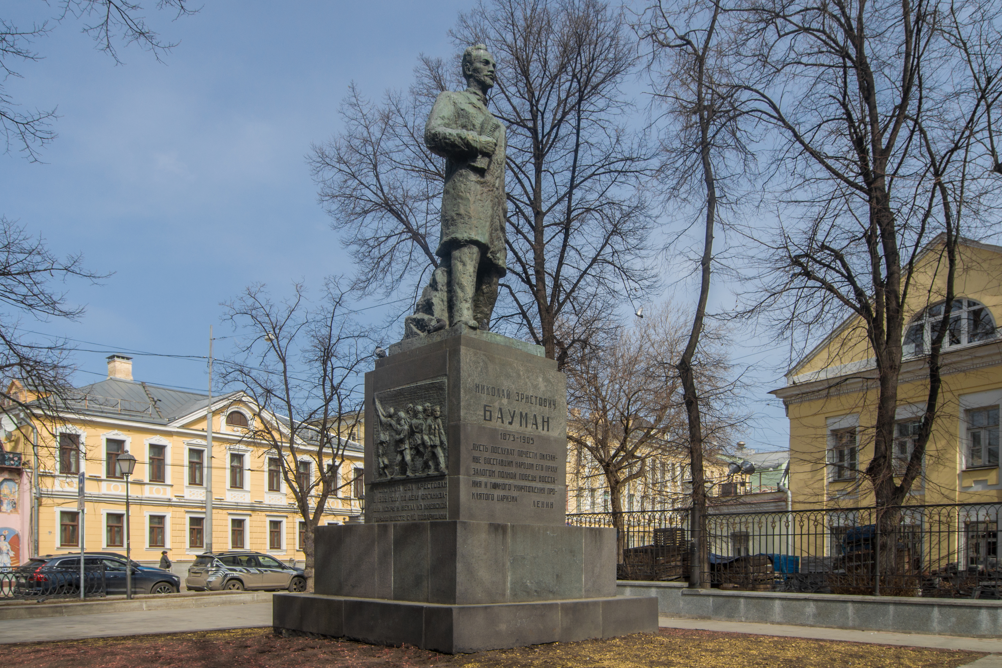 памятник бауману в москве