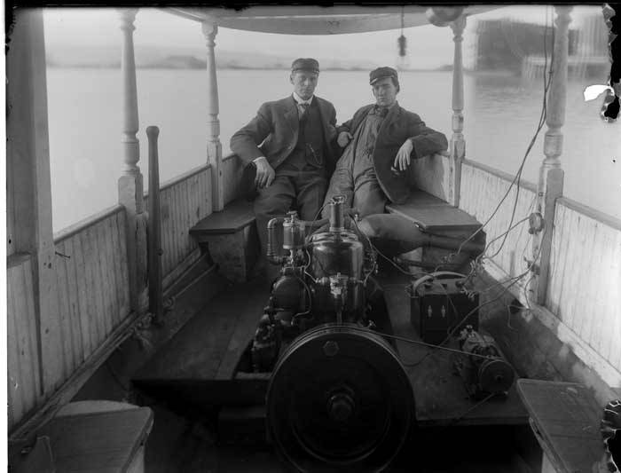 File:Aboard the launch Foxy, ca 1909 (MOHAI 6112).jpg