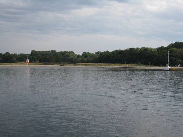 File:Badestrand und Trave - Priwall - geo.hlipp.de - 6597.jpg