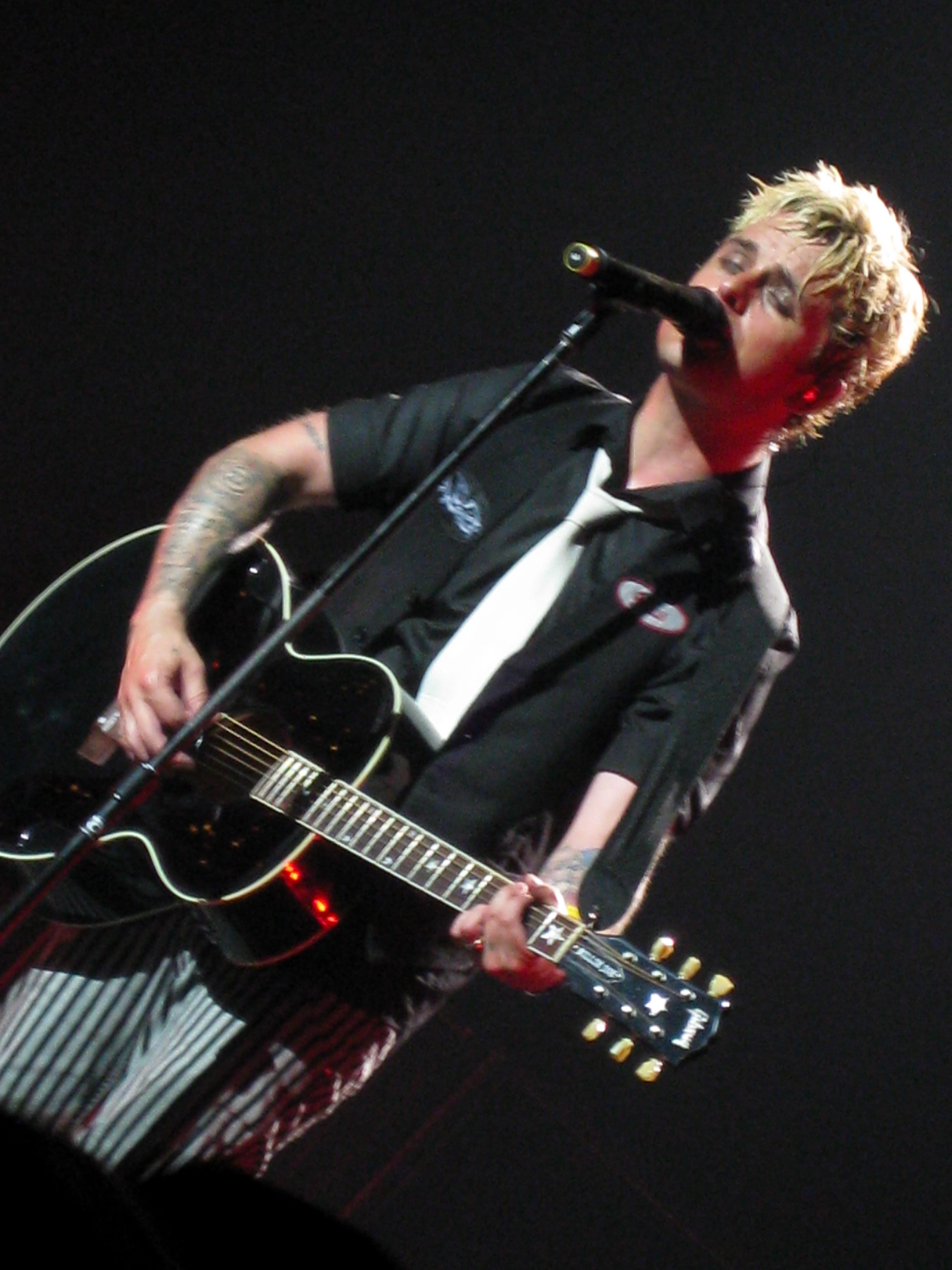 Billie Joe Armstrong Camden, NJ 2010 (1).jpg. 