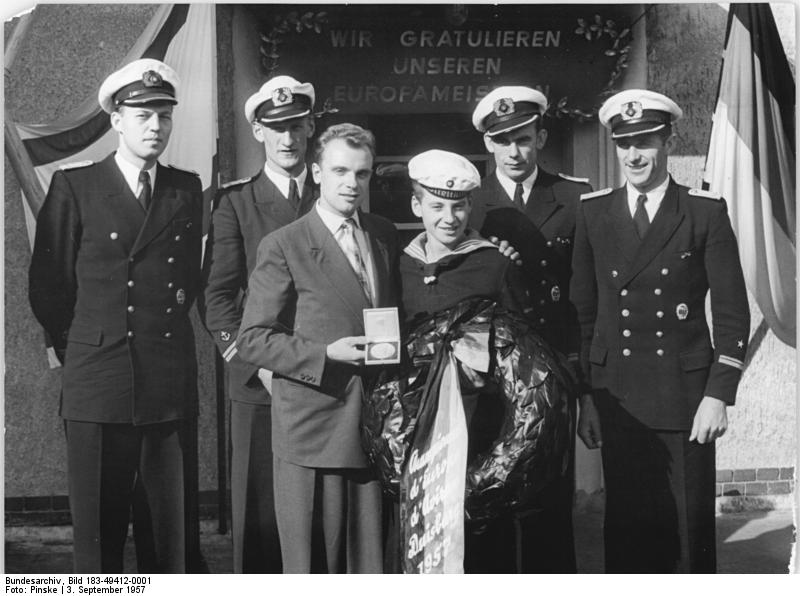 Bundesarchiv Bild 183-49412-0001, Ruderer, DDR, Europameister im Vierer