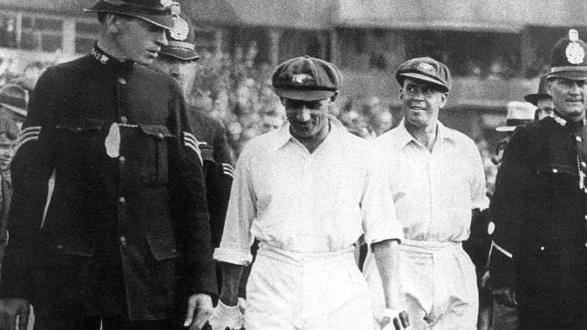 File:Donald Bradman and Bill Ponsford 1934.jpg