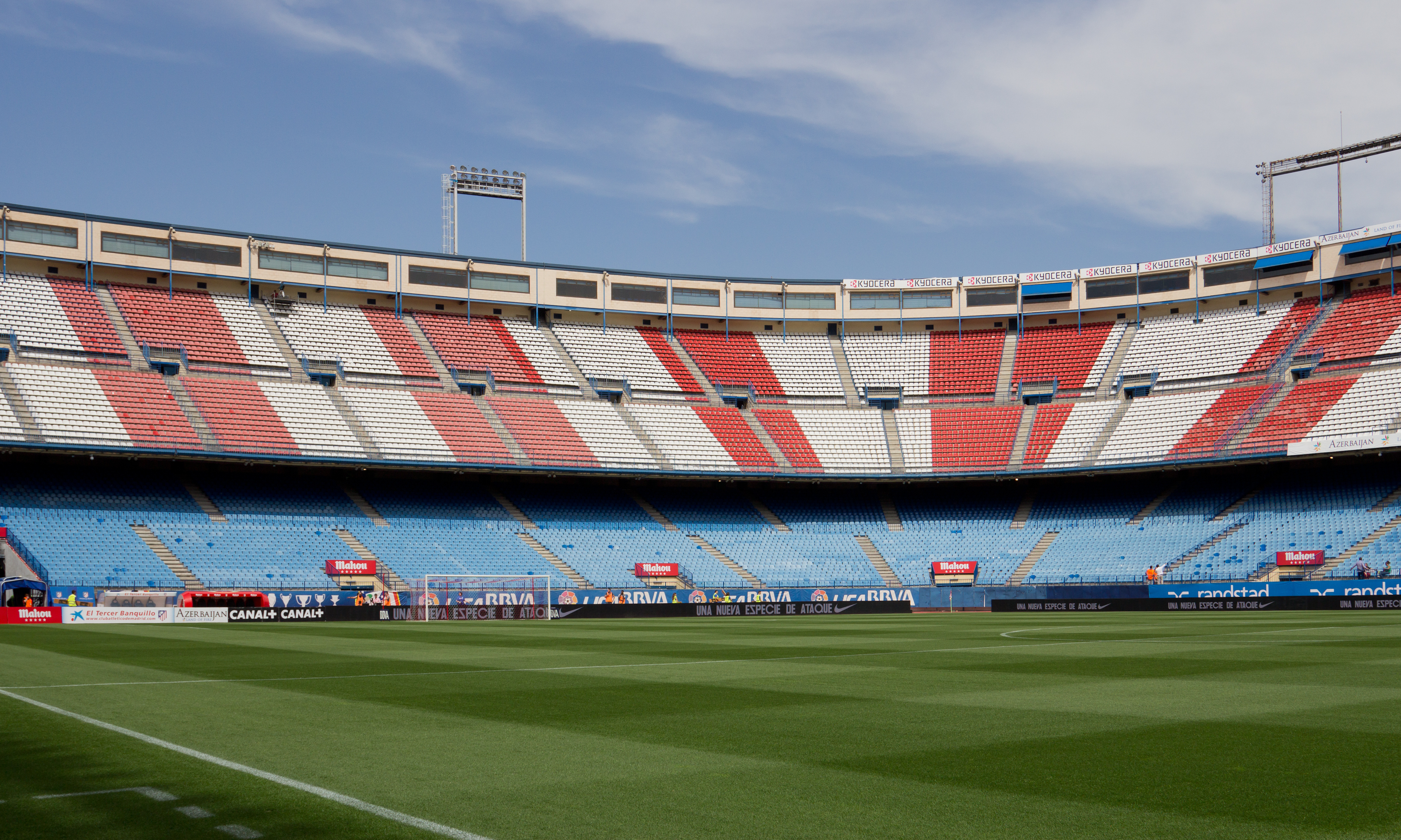 File:Estadio Vicente Calderón - 04.jpg - Wikimedia Commons