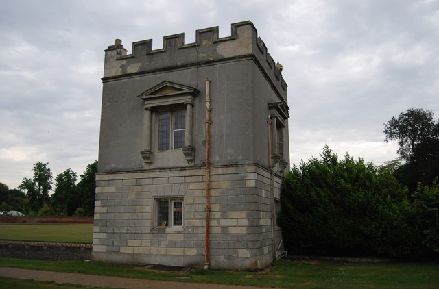 File:Gate Lodge, Syon House - geograph.org.uk - 2608100.jpg