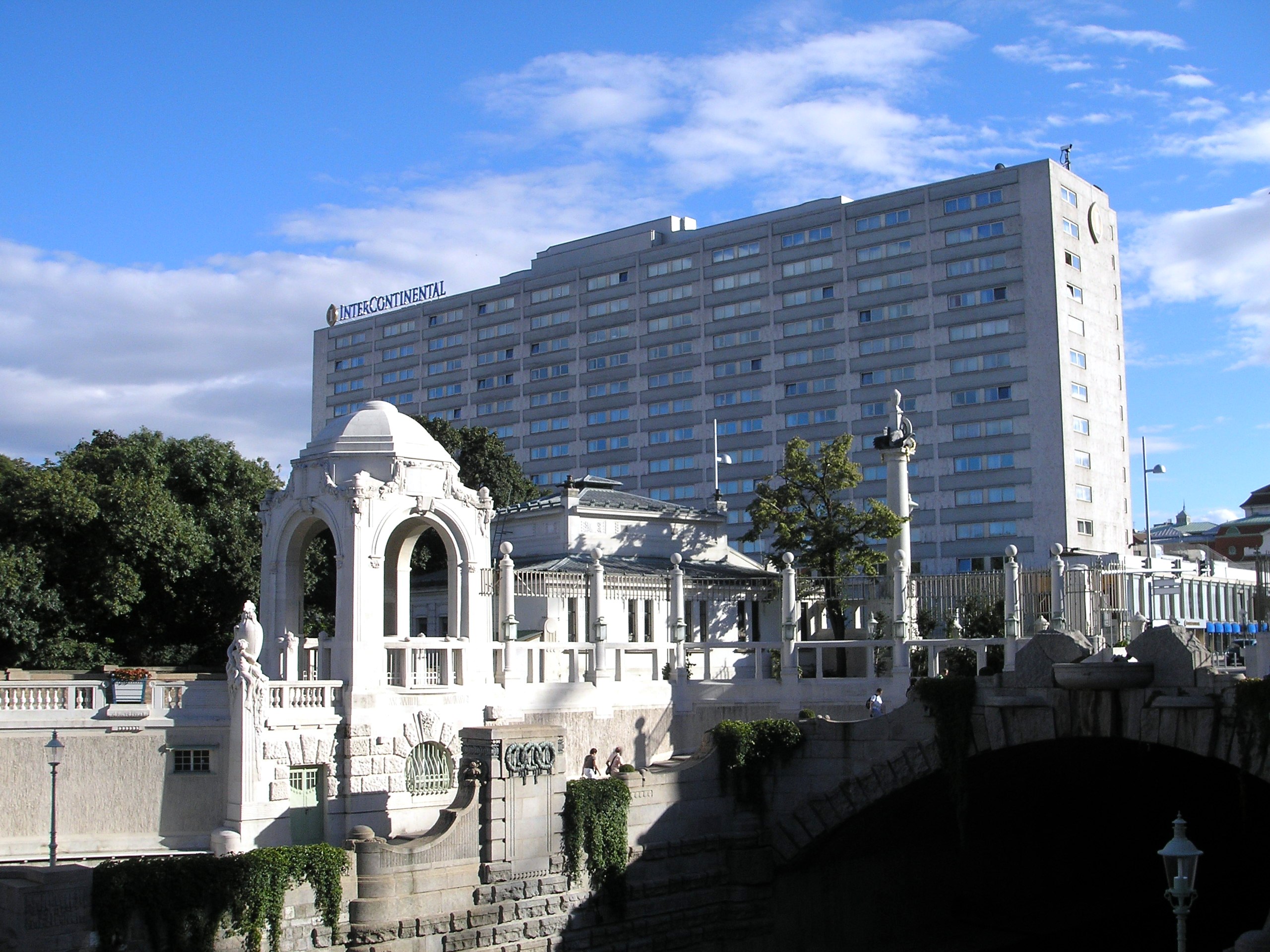 Hotel Intercontinental Vienna August 2006.jpg