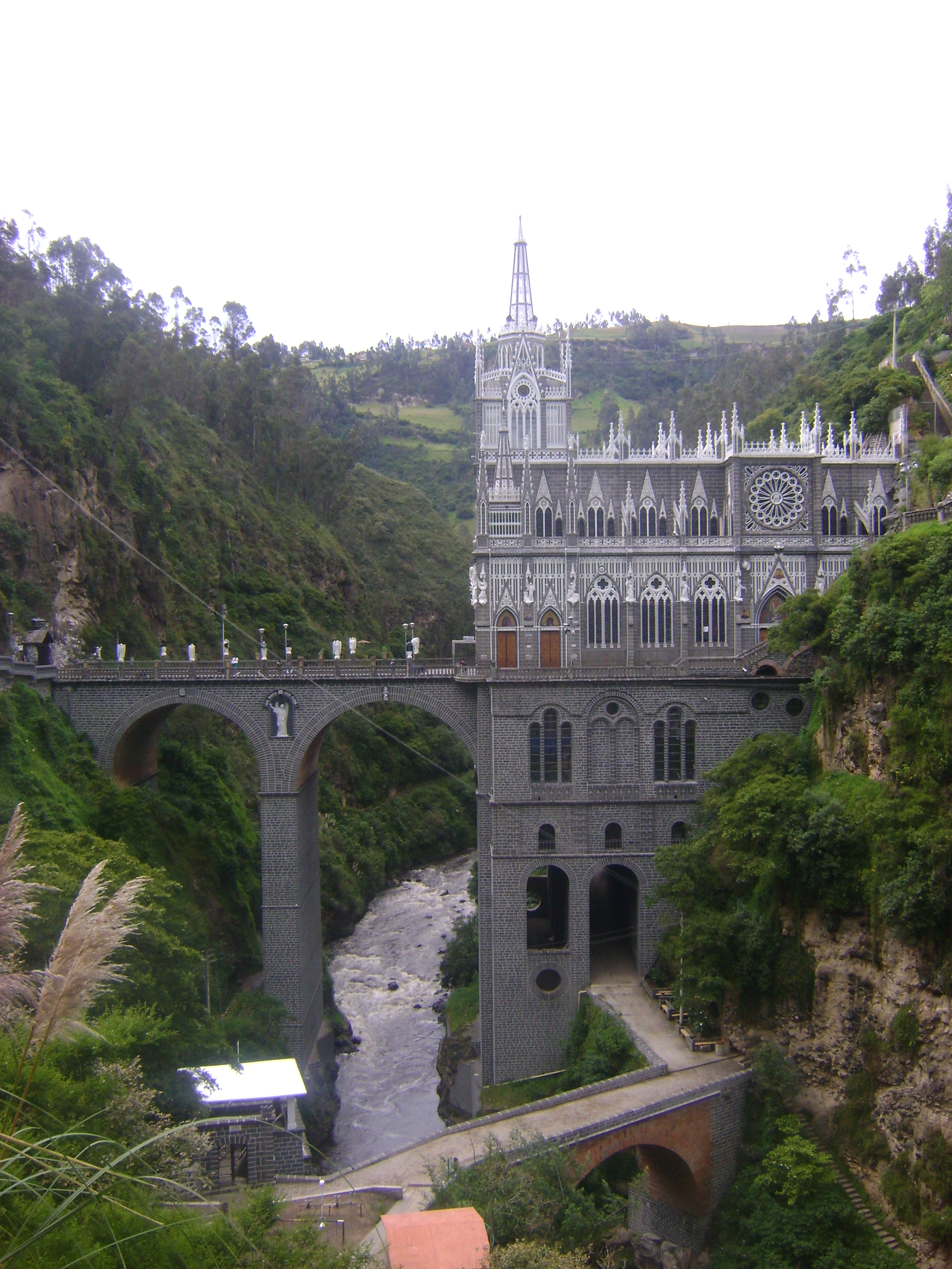 File:Iglesia de Nuestra Señora de las Lajas (Toma Lateral).JPG - Wikimedia  Commons