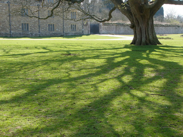 File:Knole House - geograph.org.uk - 426404.jpg