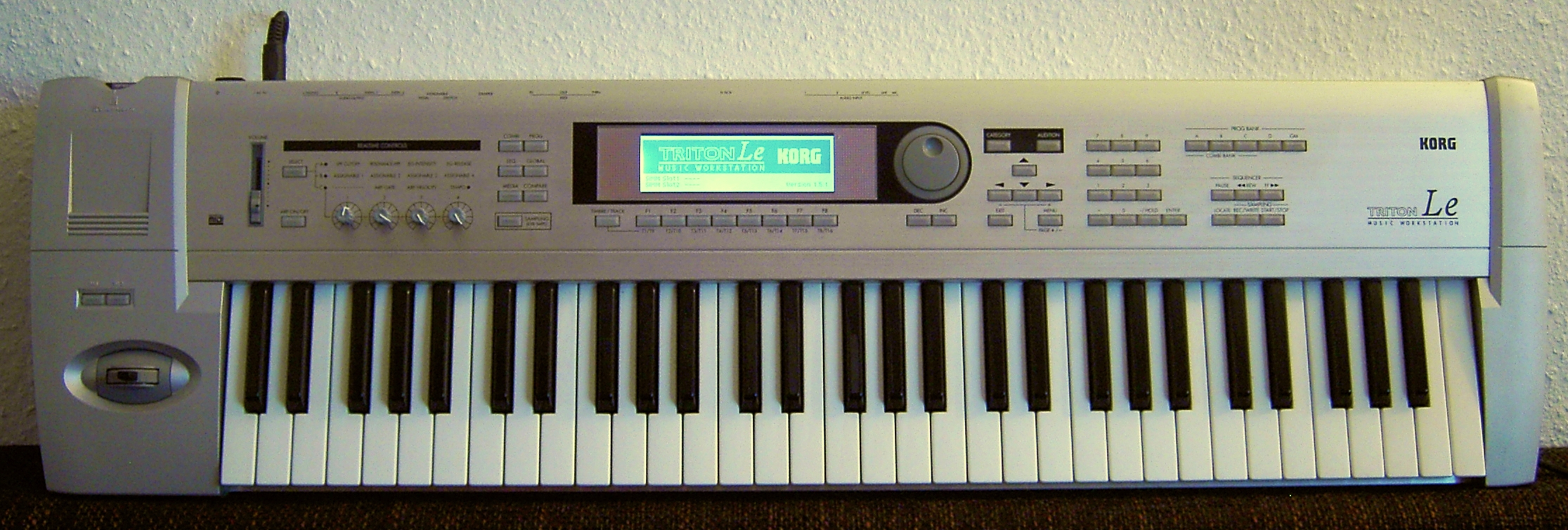 File:Korg Triton LE.jpg - Wikimedia Commons