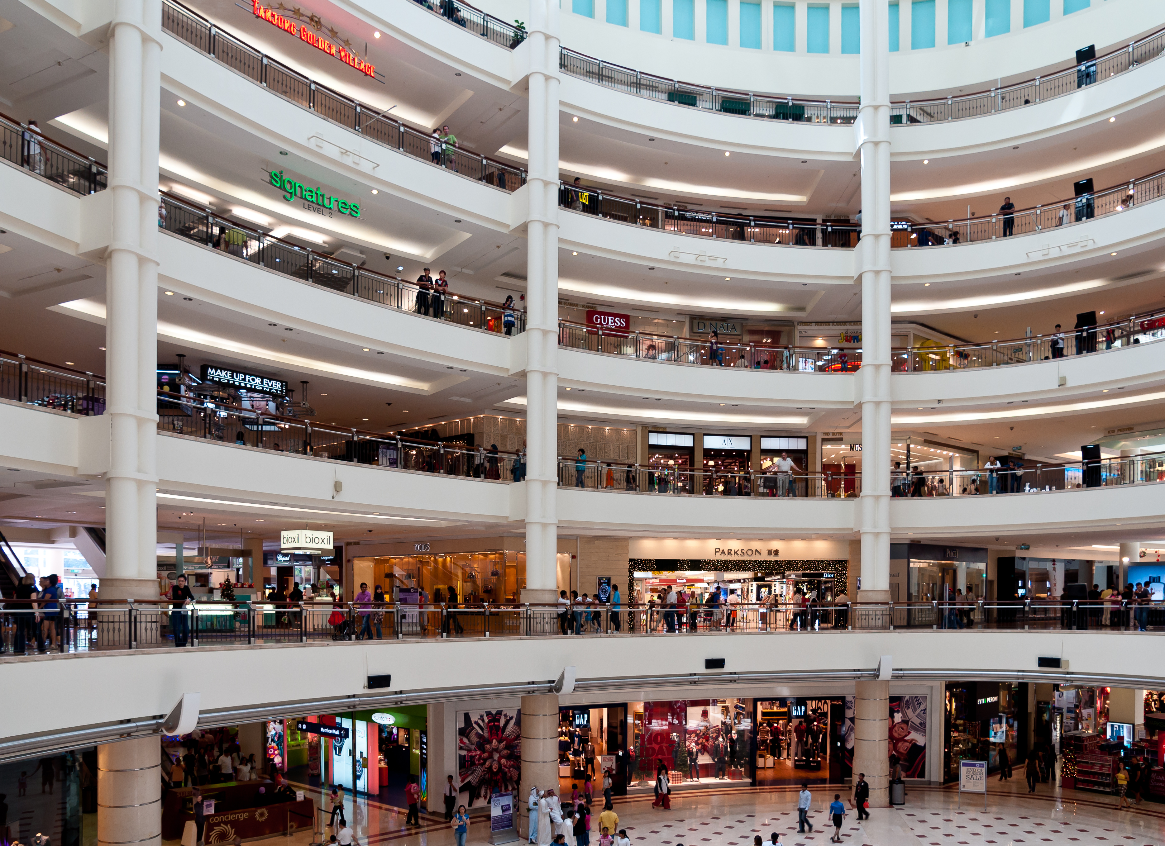 Kuala_Lumpur_Malaysia-Interior-of-Suria-KLCC-01.jpg