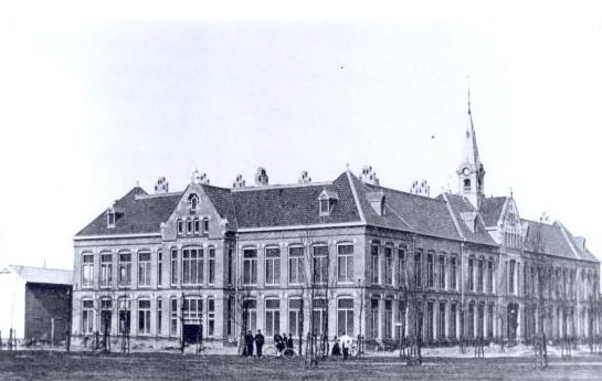 File:Leeuwarden Menno van Coehoornstraat-Ambachtsschool 1905.jpg