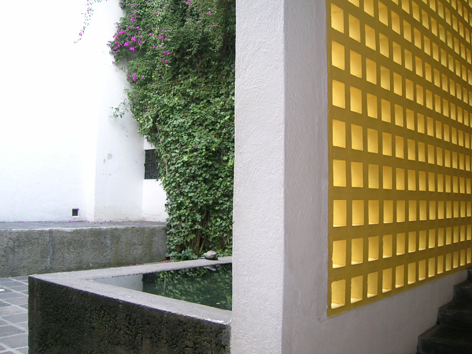 File:Luis Barragán House and Studio-115241.jpg - Wikimedia Commons