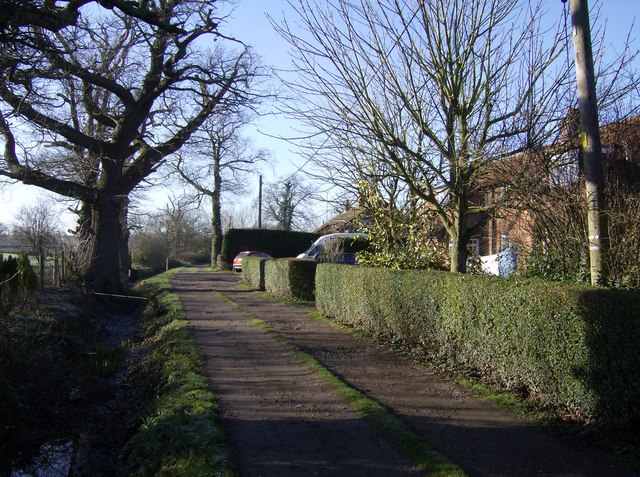 File:Moatlands Cottages looking southwest - geograph.org.uk - 332402.jpg