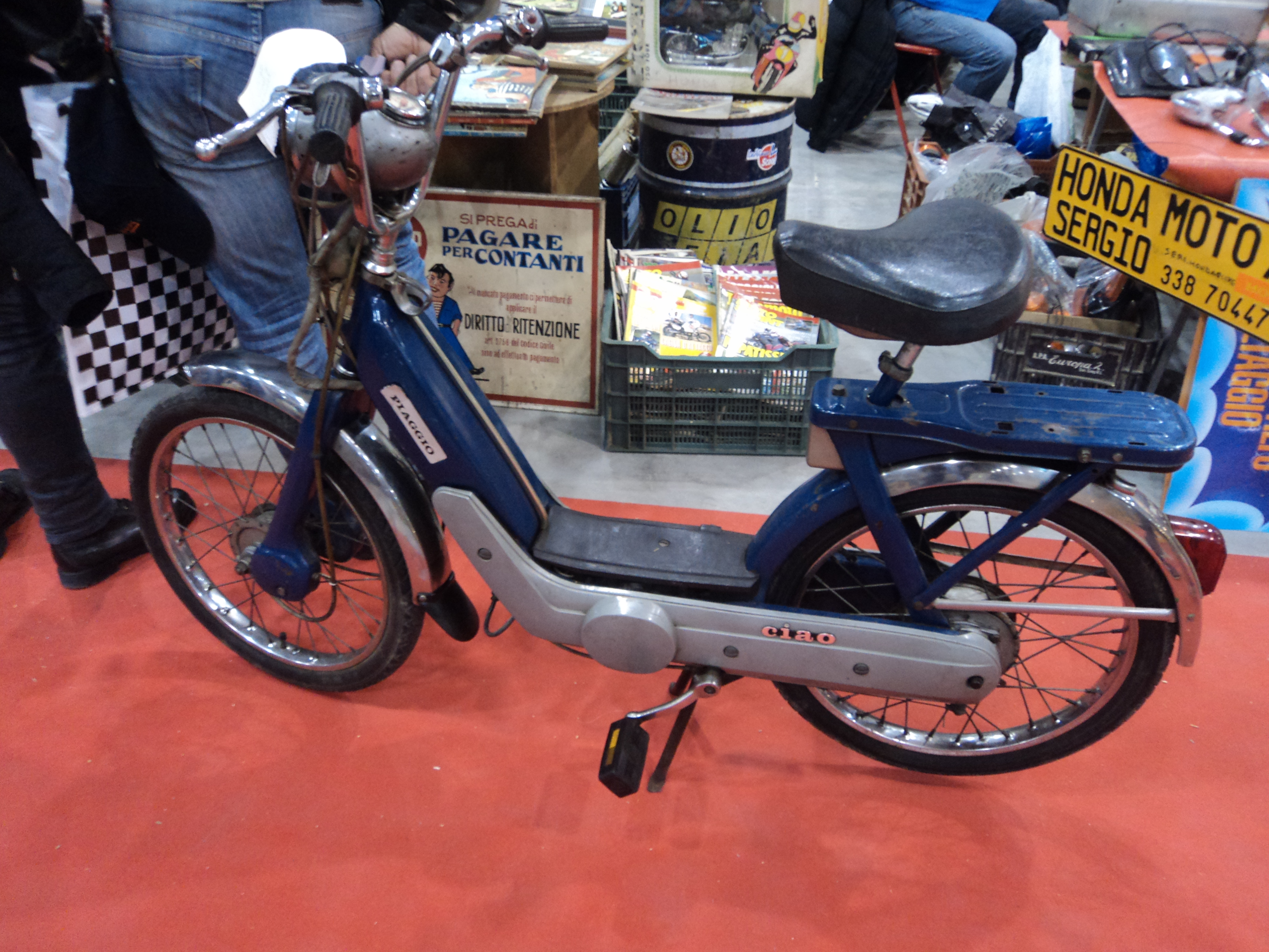 File:Piaggio Ciao motorbike.jpg - Wikimedia Commons