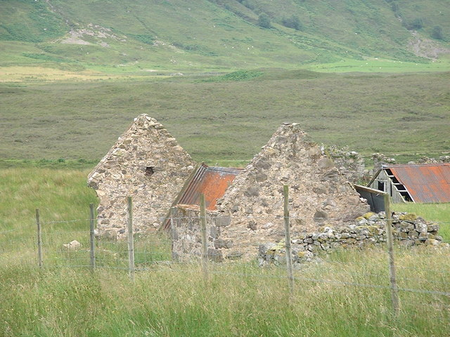 File:Ruin at Balnacra - geograph.org.uk - 216774.jpg