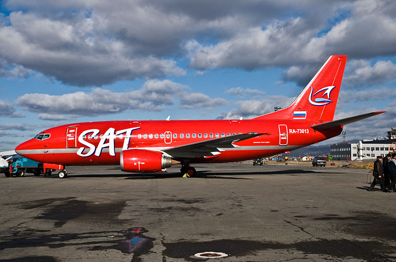 File:SAT Airlines Boeing 737-500 RED.jpg