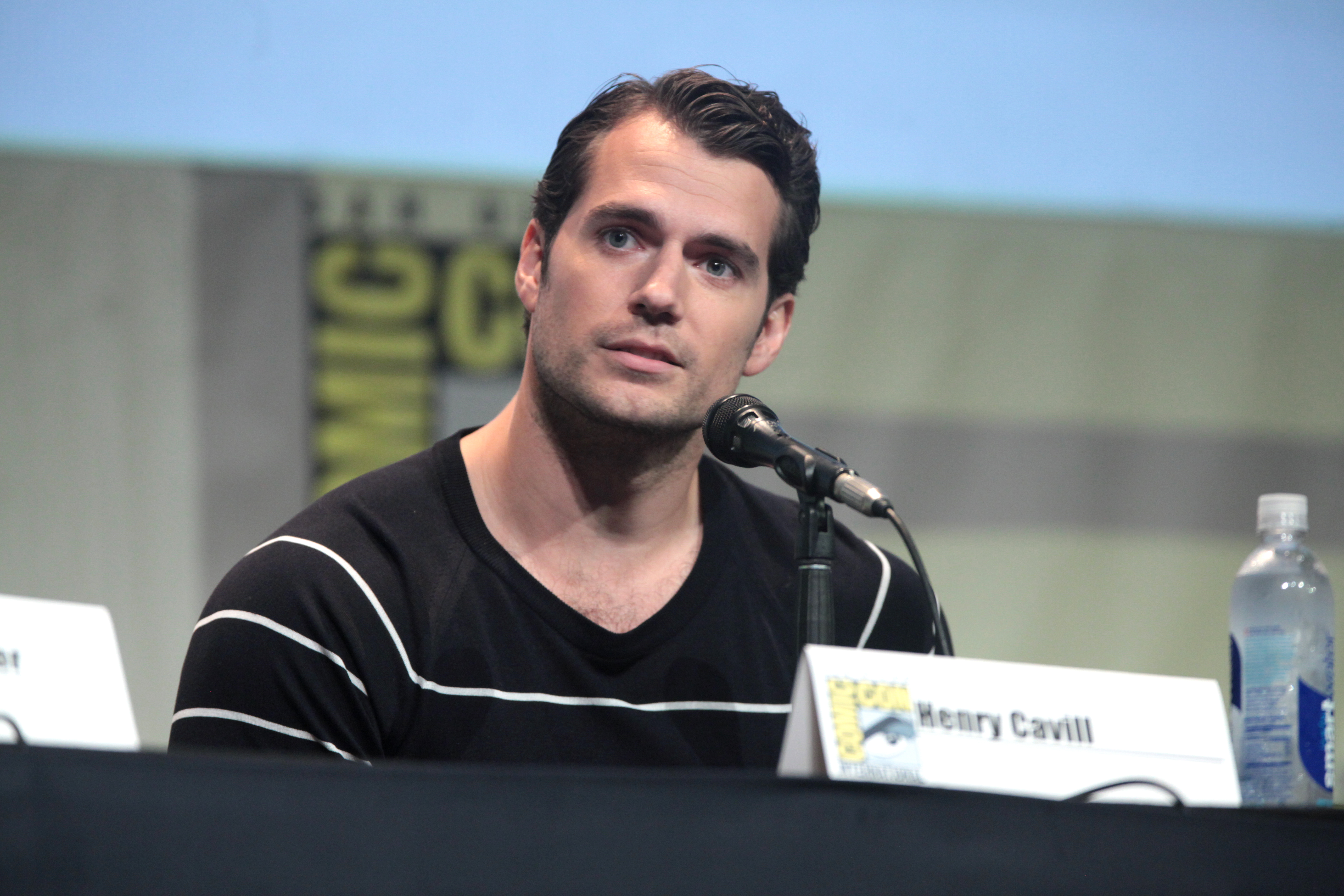 SDCC 2016: Watch 'Superman' star Henry Cavill walk the San Diego