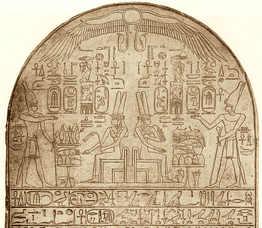 estelas Stela_of_Ahmose_Honouring_Tetisheri_%28Egyptian_Museum_CG_34002%29_d2