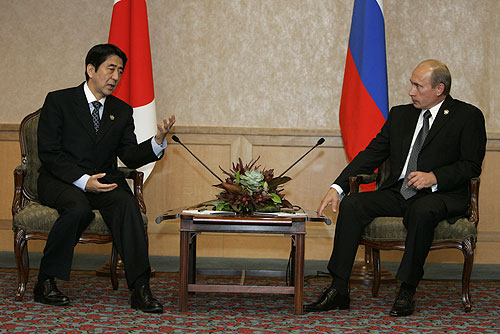 File:Vladimir Putin at APEC Summit in Australia 7-9 September 2007-11.jpg