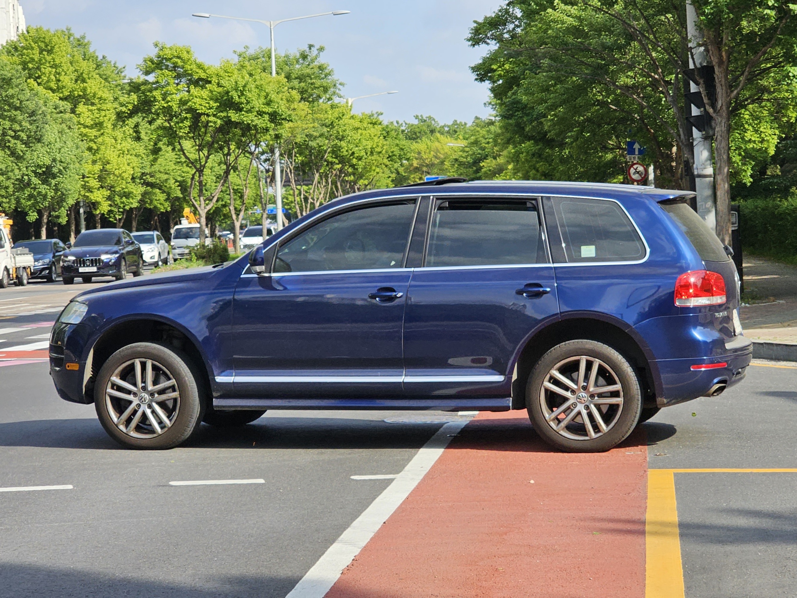 File:Volkswagen Touareg V8 TDI 7L Shadow Blue (3).jpg - Wikimedia