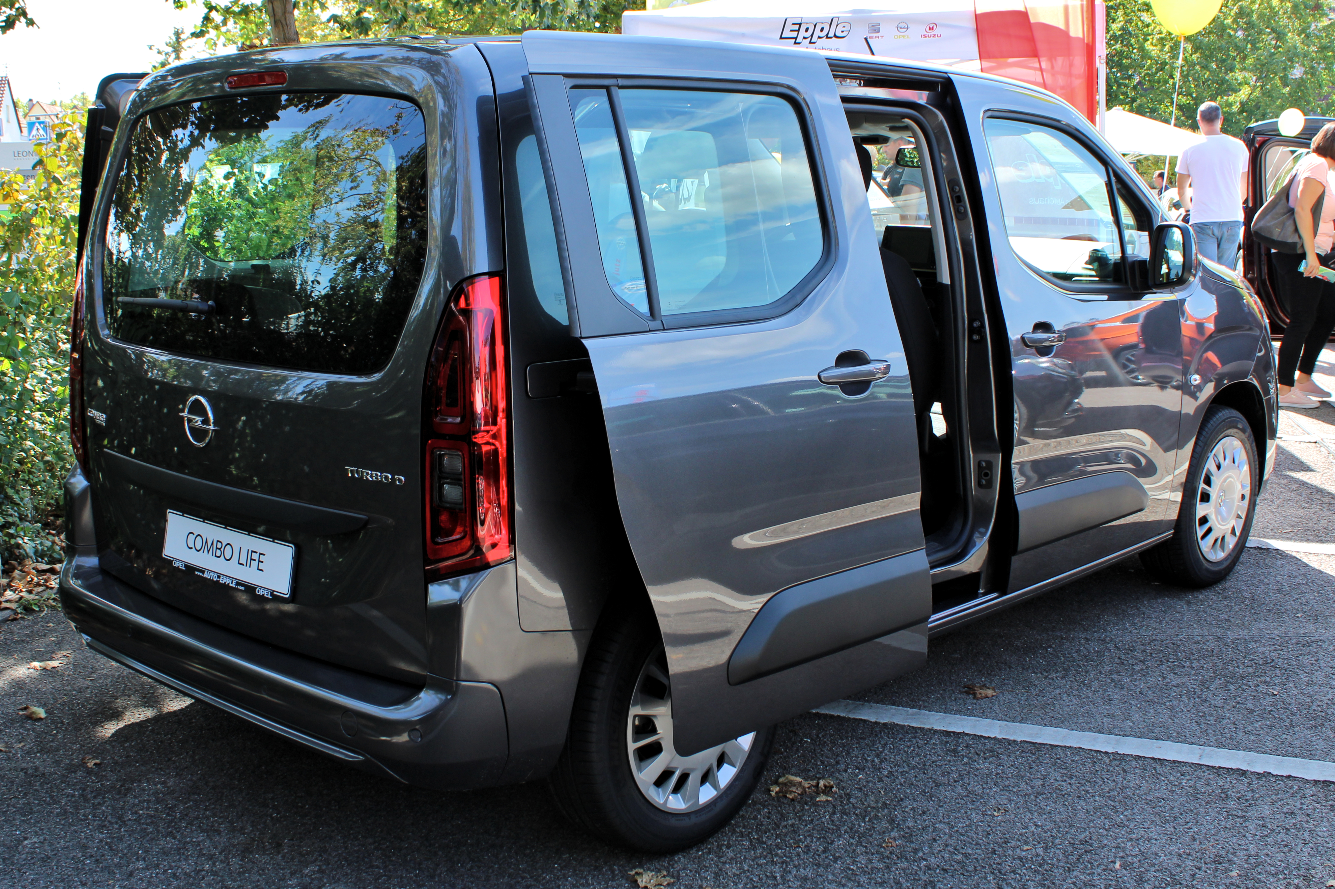 File:2018 Opel Combo Life Leonberg IMG 0159.jpg - Wikimedia Commons