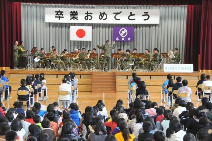 File:23.3.29 １０音：音楽演奏・閖上小学校卒業式（那智が丘小）⑥