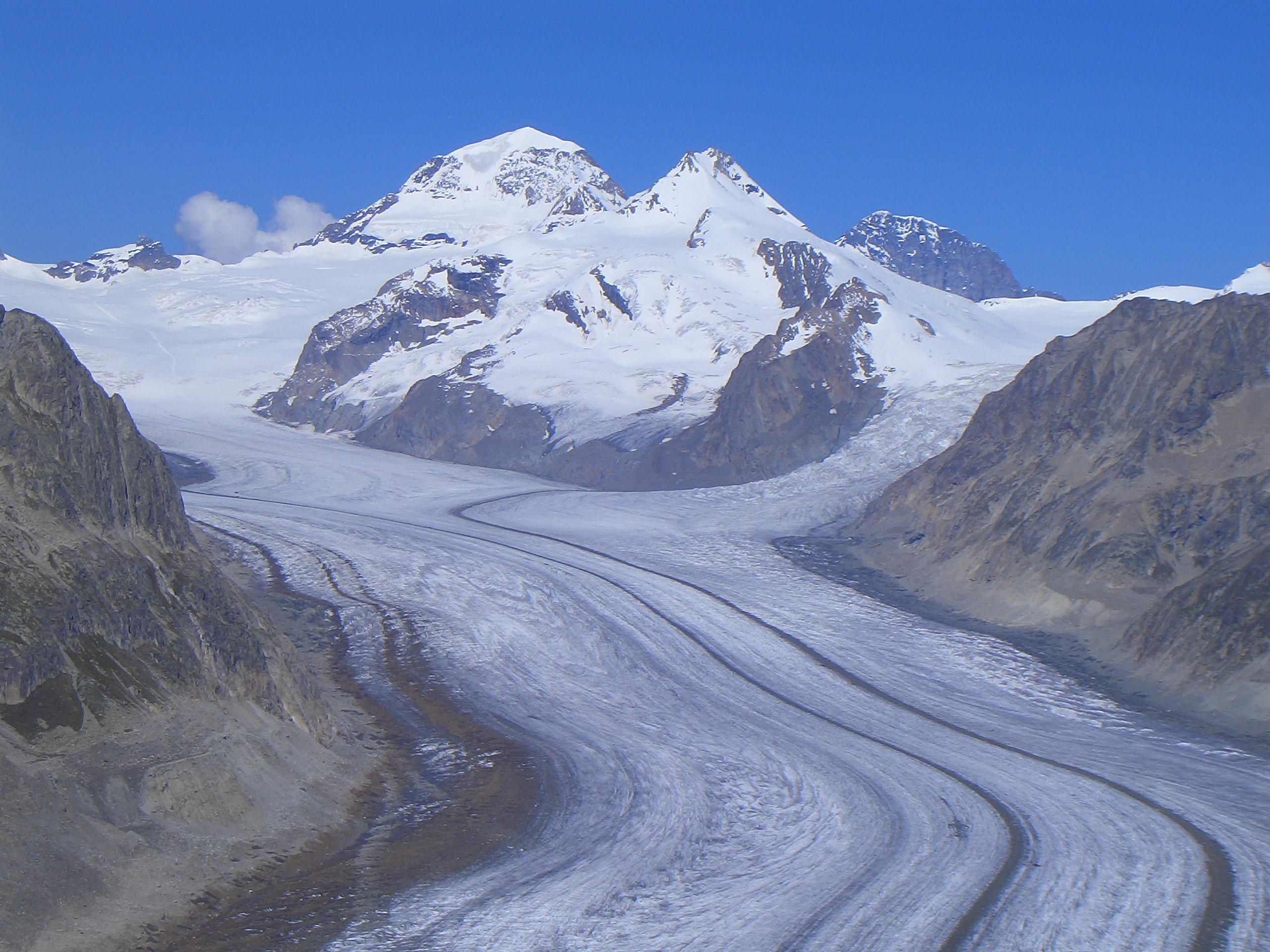 Aletsch Glacier in Switzerland. Photograph by Mike Peel (www.mikepeel.net)