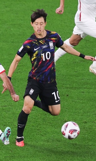 <span class="mw-page-title-main">Lee Jae-sung</span> South Korean footballer (born 1992)