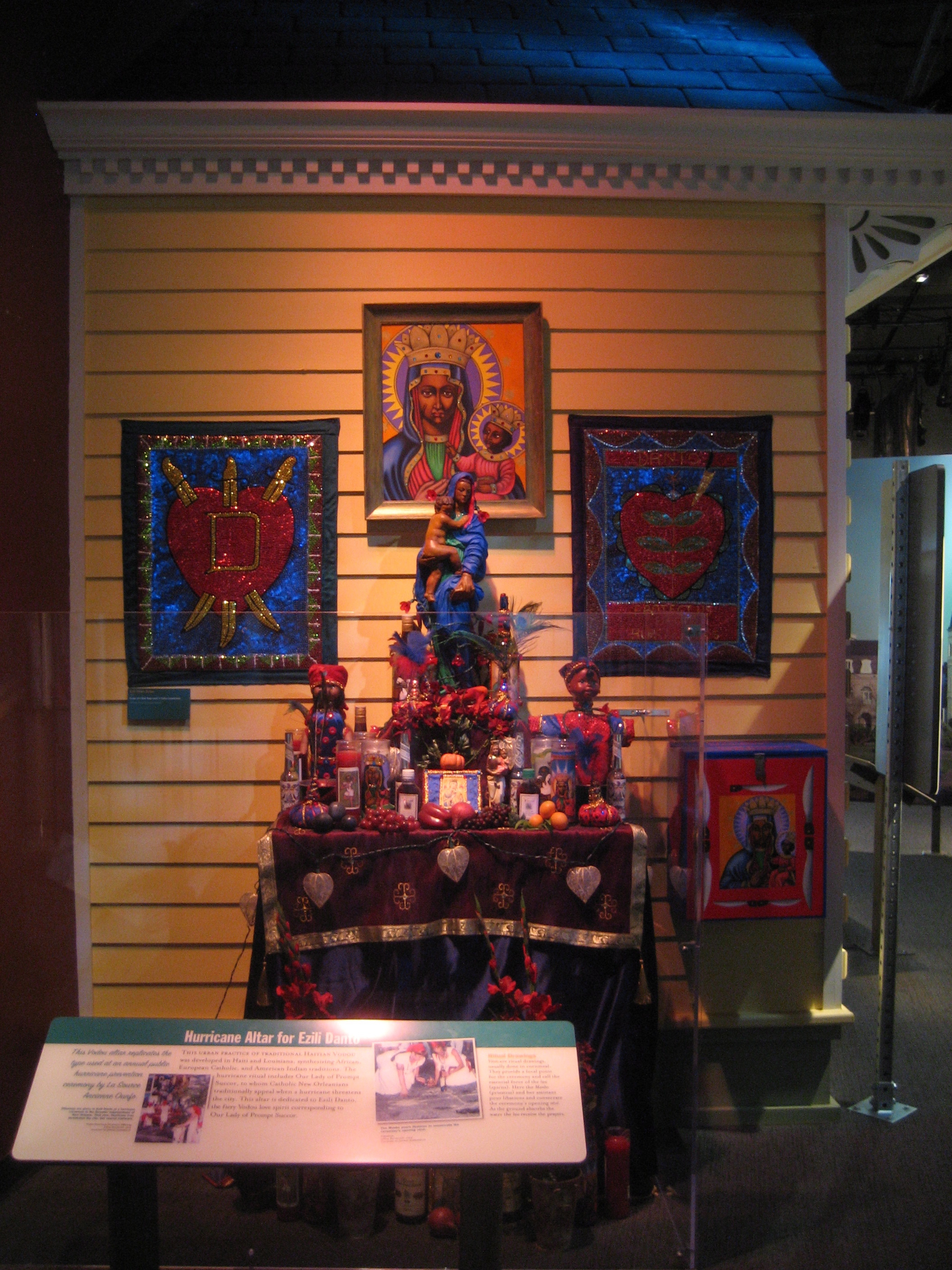 BRStateMuseumJuly08VoodooAltar.jpg