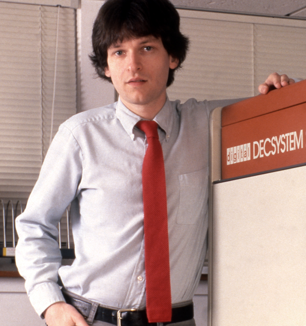 Brian Moriarty stands beside Infocom's [[DECSYSTEM-20]] mainframe (1984)