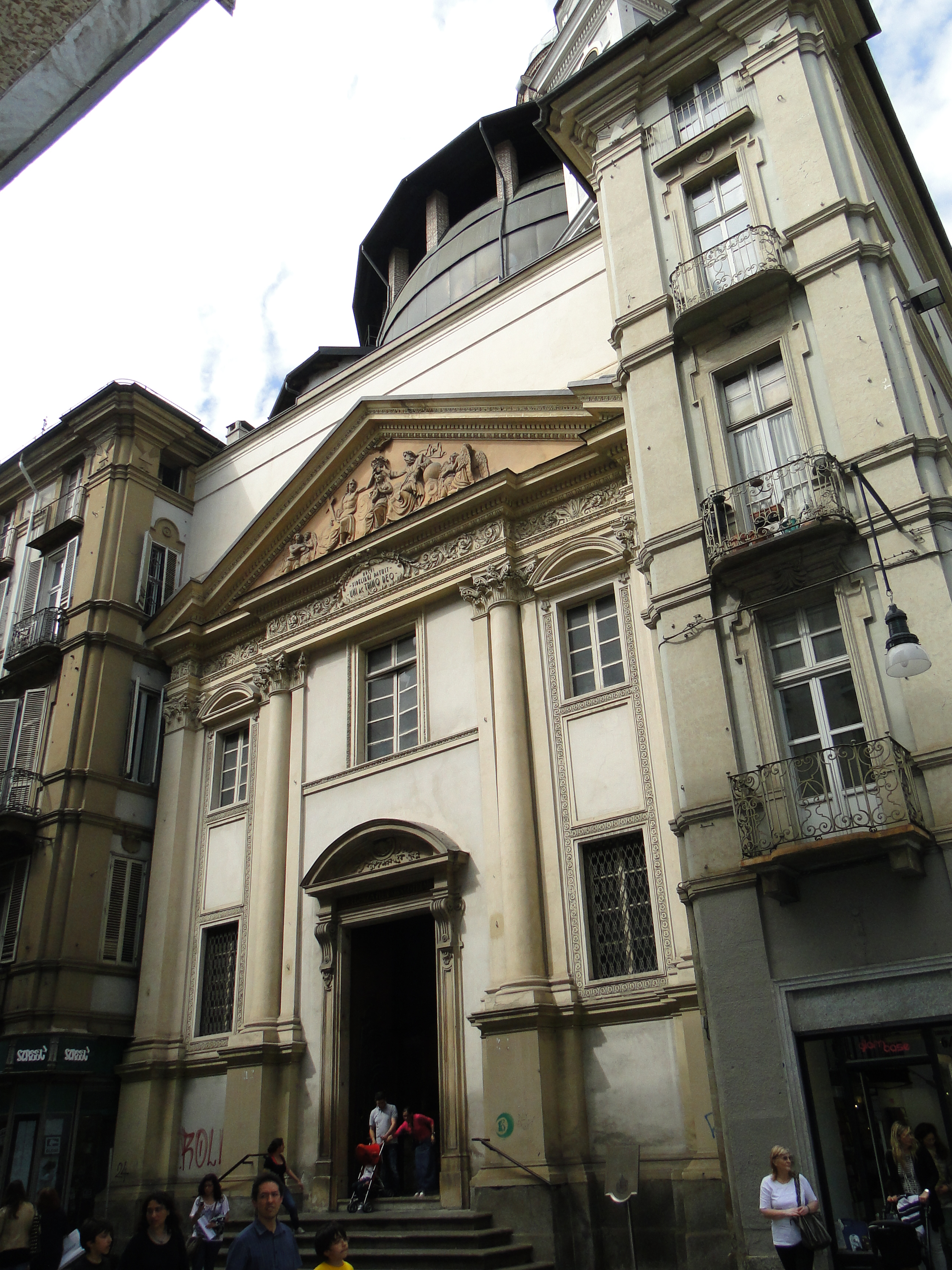 Chiesa-SS.Trinità-Torino.JPG