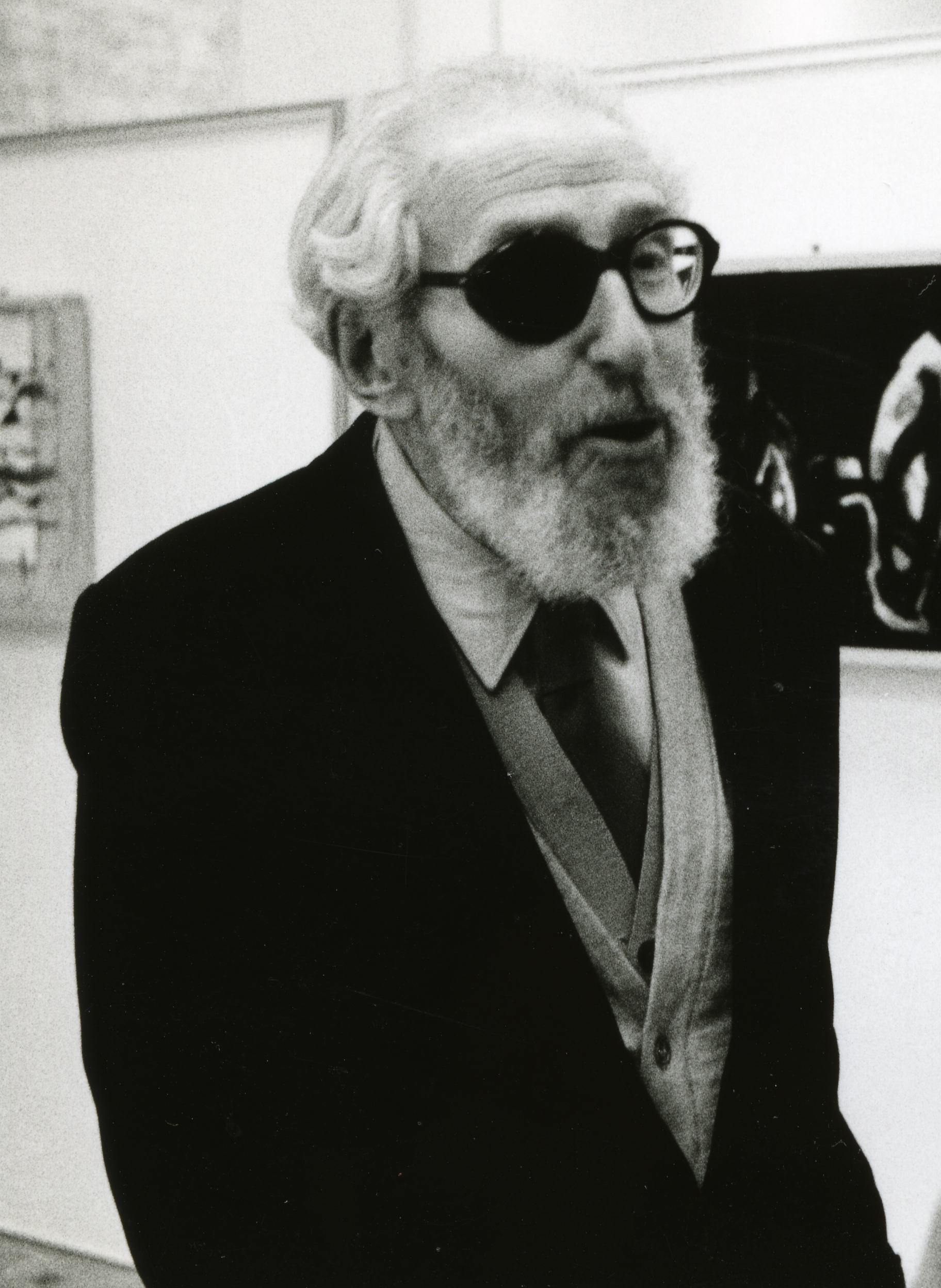 Claude Aveline in an exhibition opening in 1989.