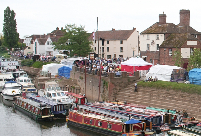 File:Crowded Quayside, Upton Folk Festival - geograph.org.uk - 429887.jpg