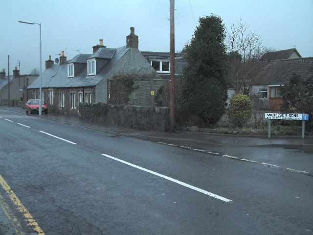 File:Entering Muchty from the east - geograph.org.uk - 108067.jpg