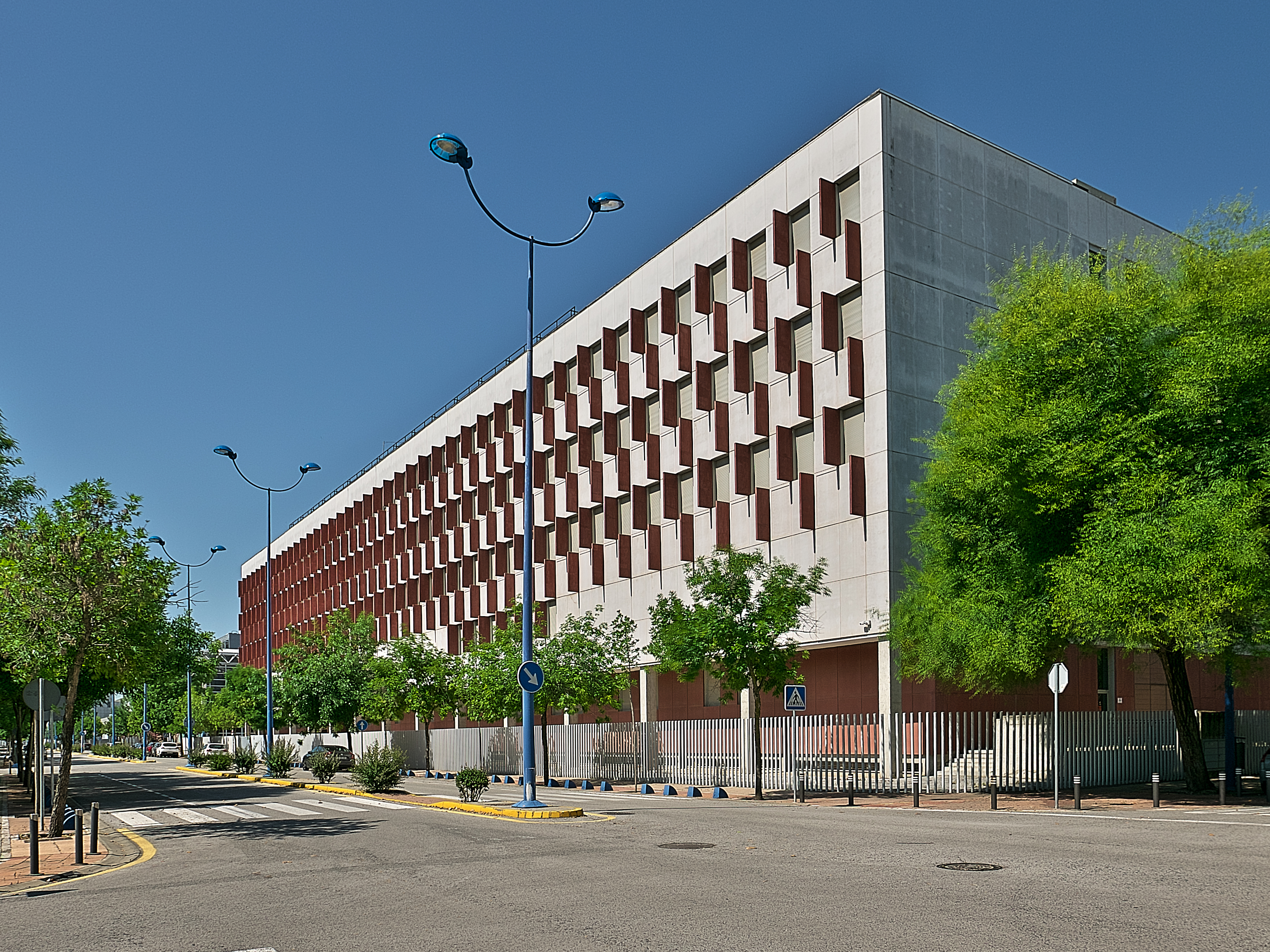 Opaco Empeorando Transporte File:Facultad de Ciencias de la Comunicación, Universidad de Sevilla.jpg -  Wikimedia Commons