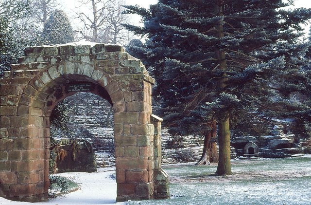 File:Grosvenor Park Arch.jpg