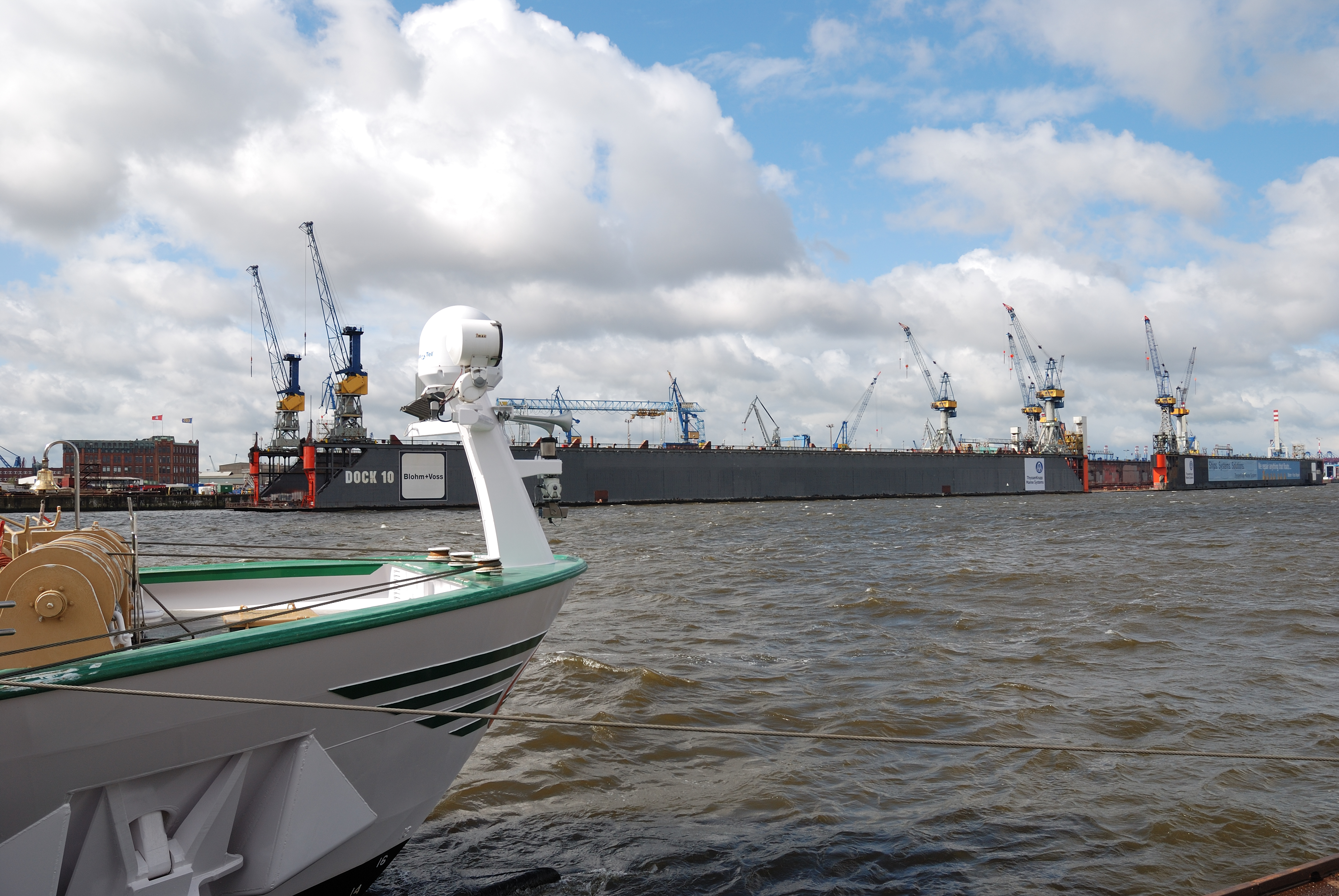 Док 10. Гамбург Blohm und Voss. Blohm Voss Dock Hamburg. Клуб Docks Гамбург. Док 010.